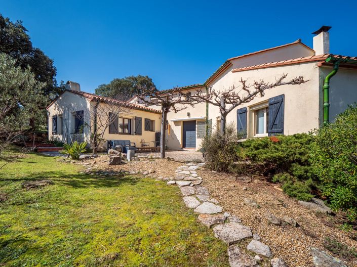 Image No.1-4 Bed House for sale