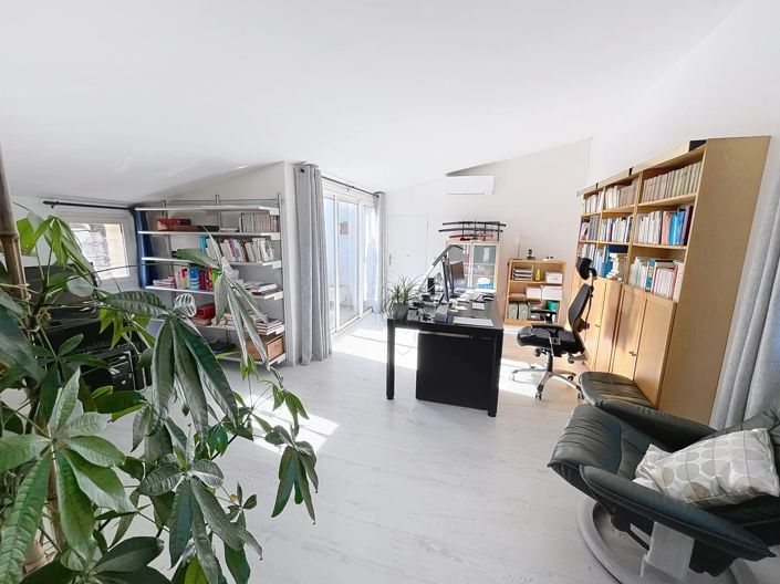 Image No.14-4 Bed House for sale