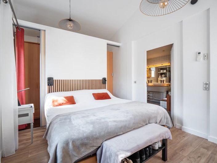 Image No.8-4 Bed House for sale