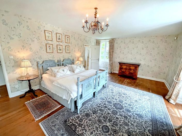 Image No.8-4 Bed House for sale