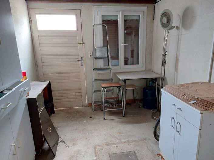 Image No.10-3 Bed House for sale