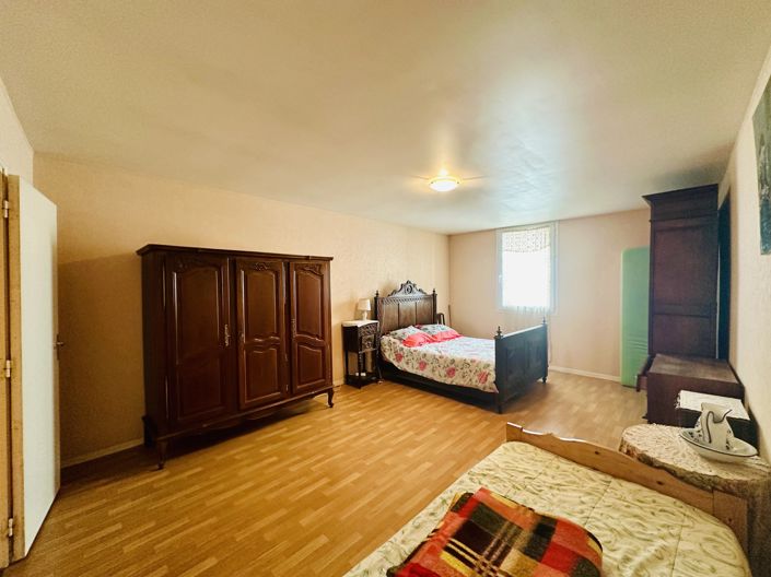 Image No.10-3 Bed House for sale