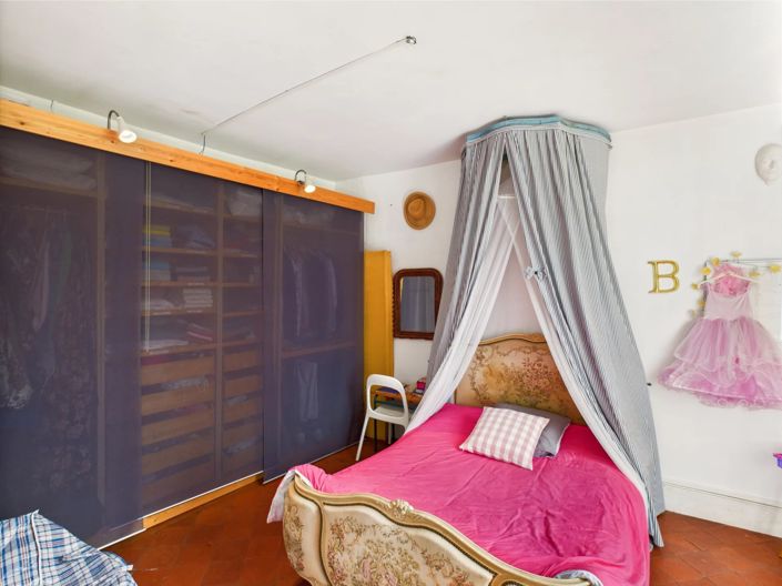 Image No.11-7 Bed House for sale