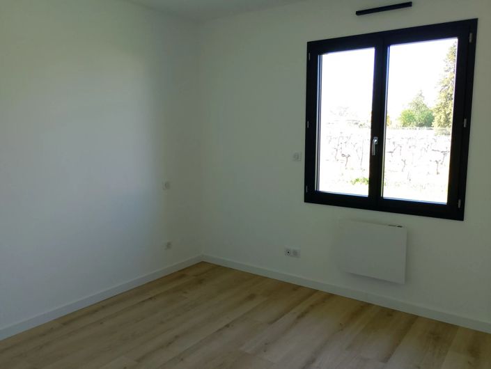 Image No.10-3 Bed House for sale