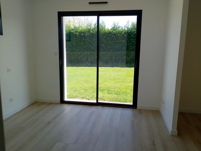 Image No.8-3 Bed House for sale