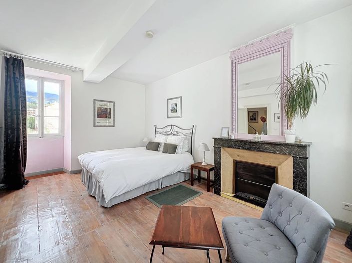 Image No.6-6 Bed House for sale