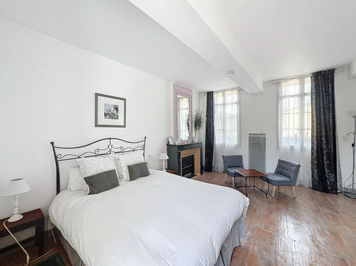 Image No.8-6 Bed House for sale