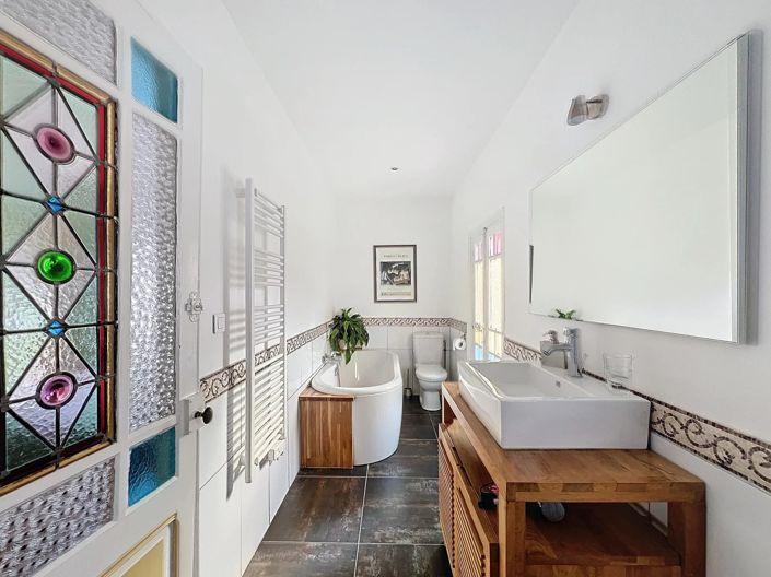 Image No.9-6 Bed House for sale