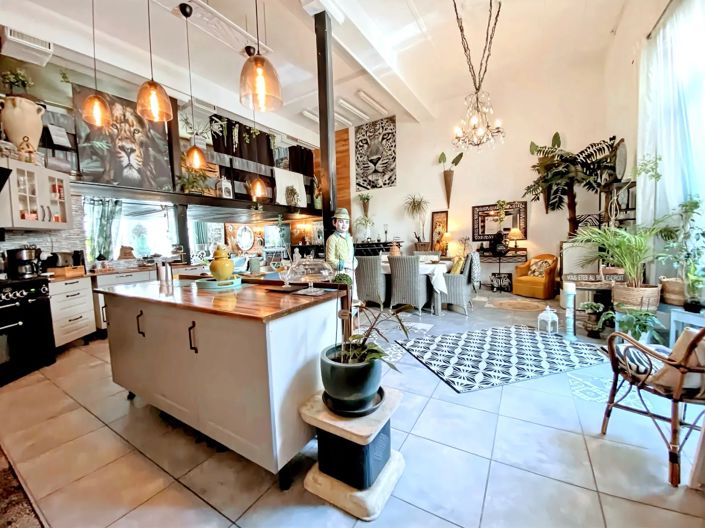 Image No.2-4 Bed House for sale