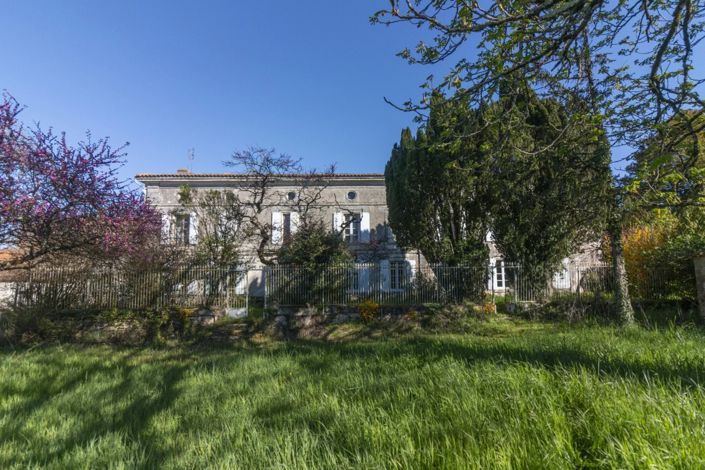 Image No.1-7 Bed House for sale