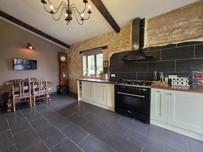 Image No.3-9 Bed House for sale