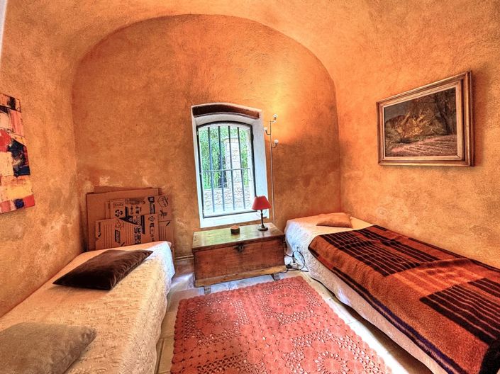 Image No.9-2 Bed House for sale