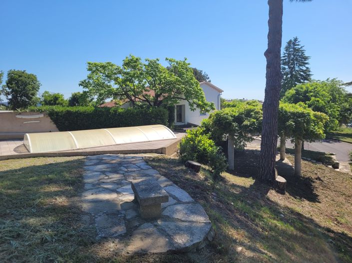 Image No.8-5 Bed House for sale