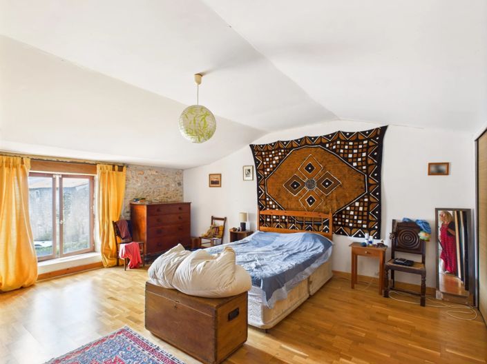 Image No.8-8 Bed House for sale