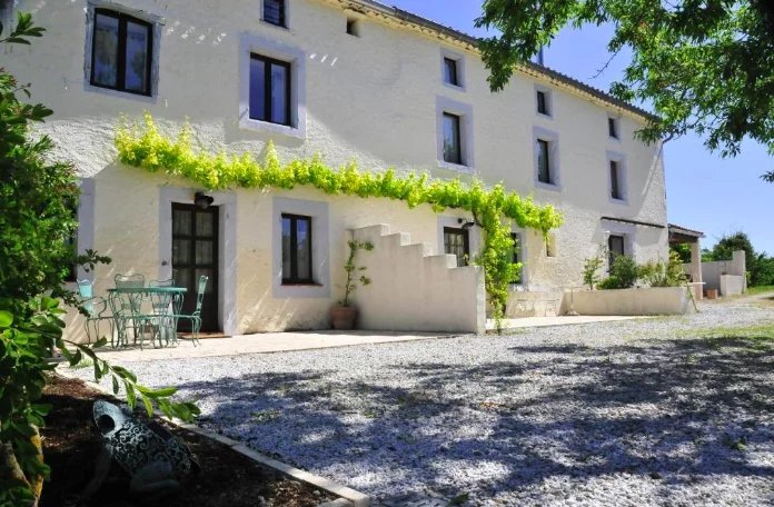 Image No.1-16 Bed House for sale