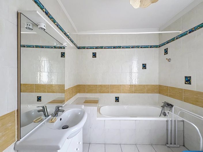 Image No.11-4 Bed Village House for sale