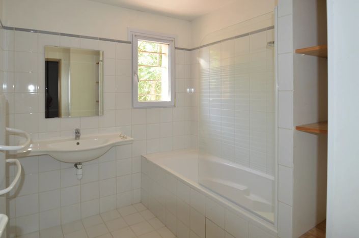 Image No.8-3 Bed House for sale