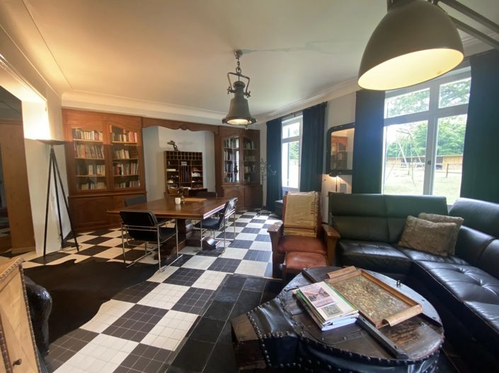 Image No.8-6 Bed House for sale