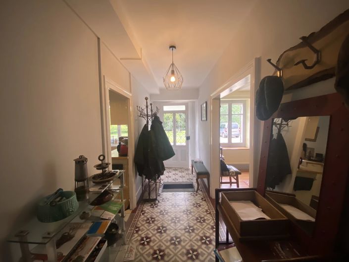 Image No.9-6 Bed House for sale