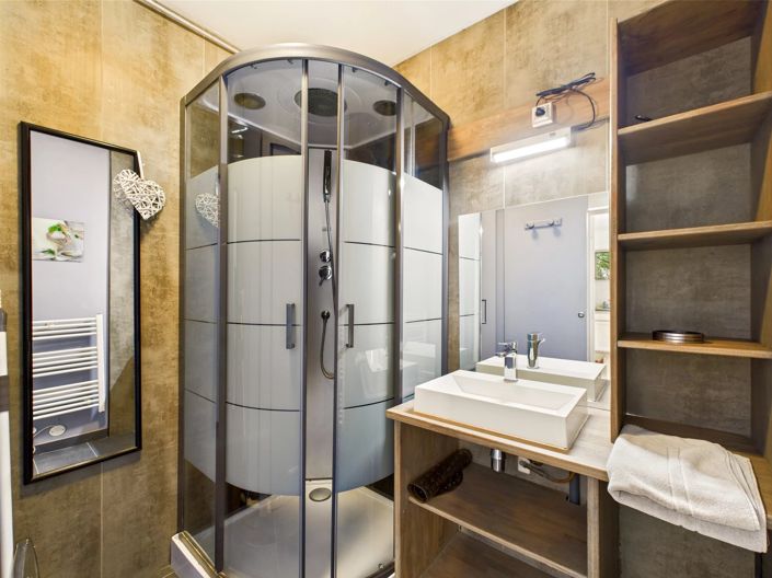 Image No.12-10 Bed House for sale