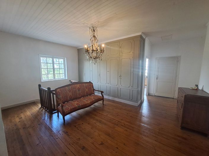 Image No.10-6 Bed House for sale