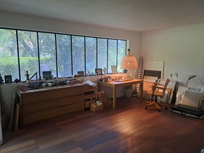 Image No.8-6 Bed House for sale