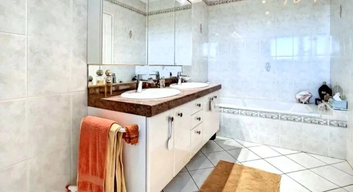 Image No.11-3 Bed Village House for sale