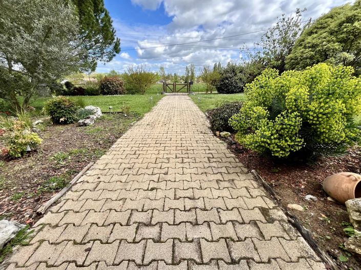 Image No.15-3 Bed Village House for sale