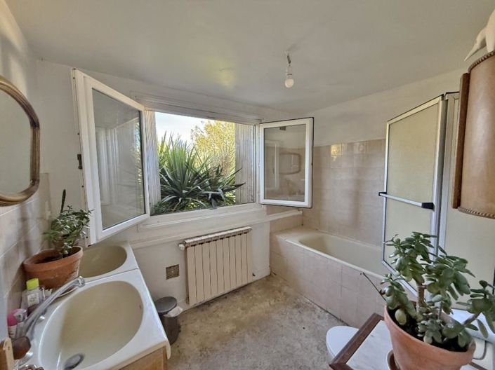 Image No.9-3 Bed House for sale