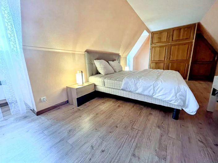 Image No.10-3 Bed House for sale