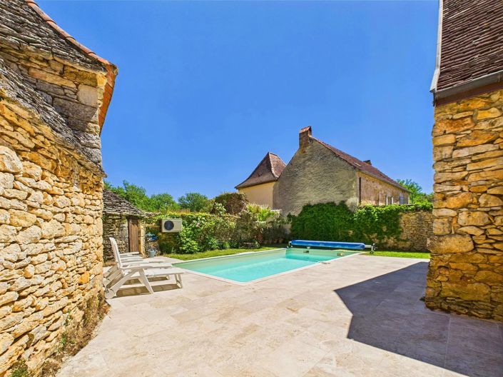 Image No.7-8 Bed House for sale