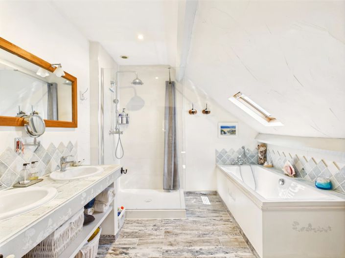 Image No.10-4 Bed House for sale