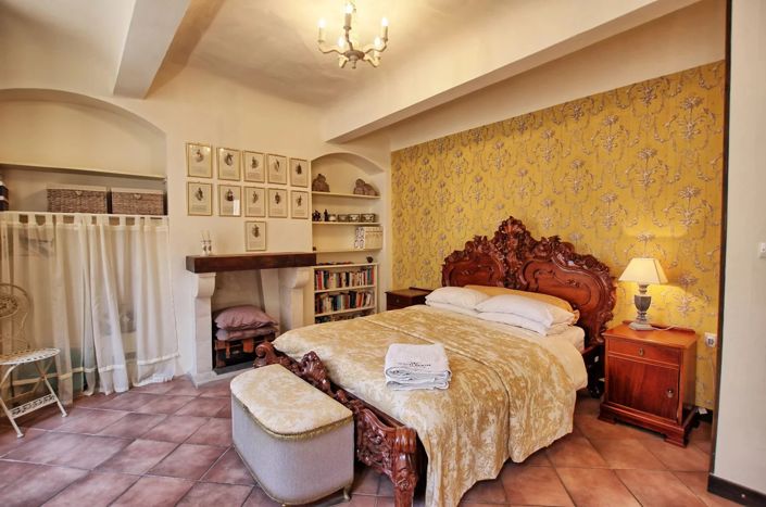 Image No.8-5 Bed House for sale