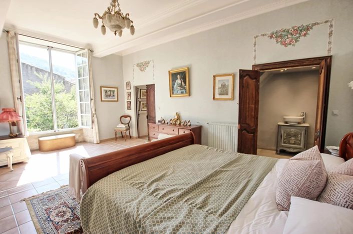 Image No.9-5 Bed House for sale