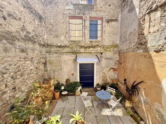 Image No.9-6 Bed House for sale