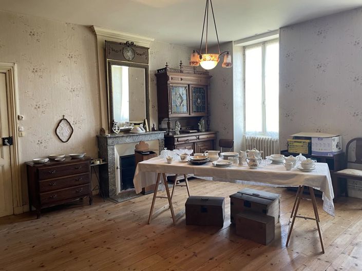 Image No.10-3 Bed House for sale