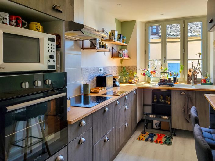 Image No.8-3 Bed Commercial for sale