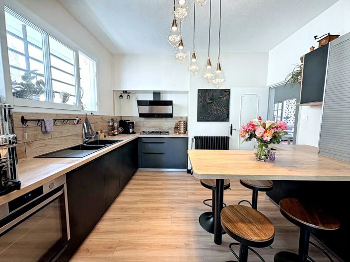 Image No.2-4 Bed House for sale