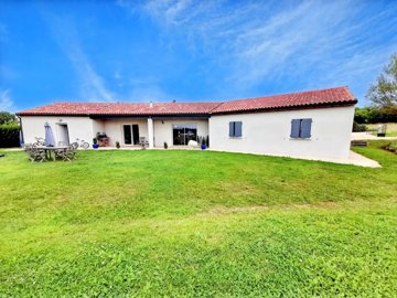 4 Bed Village House for sale