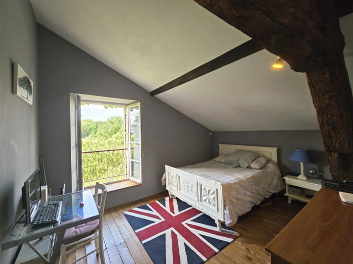 Image No.7-10 Bed House for sale