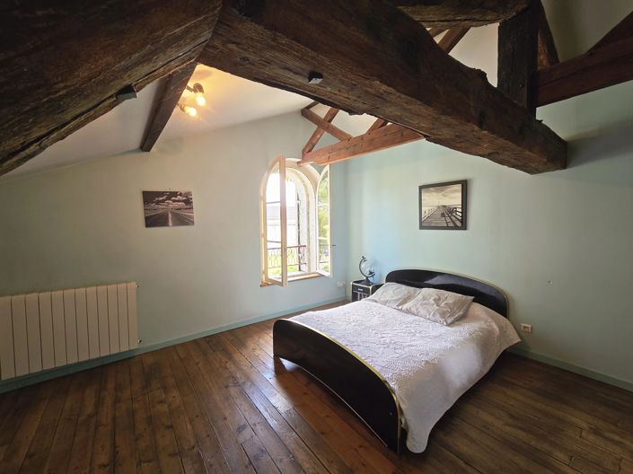 Image No.8-10 Bed House for sale