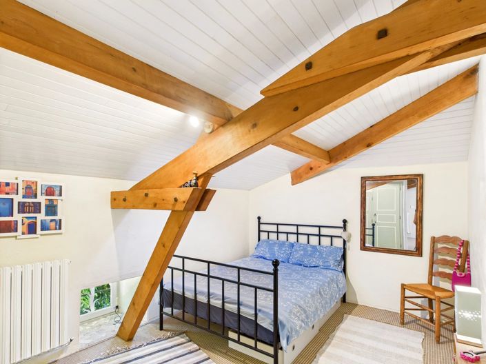 Image No.10-5 Bed House for sale