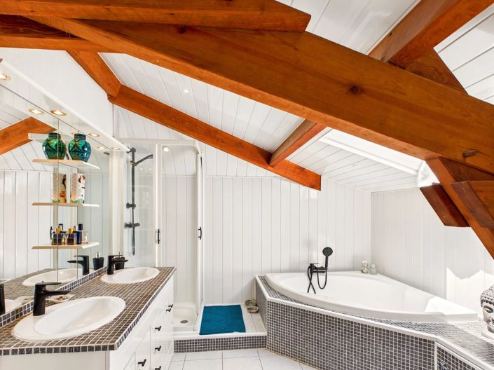 Image No.11-5 Bed House for sale