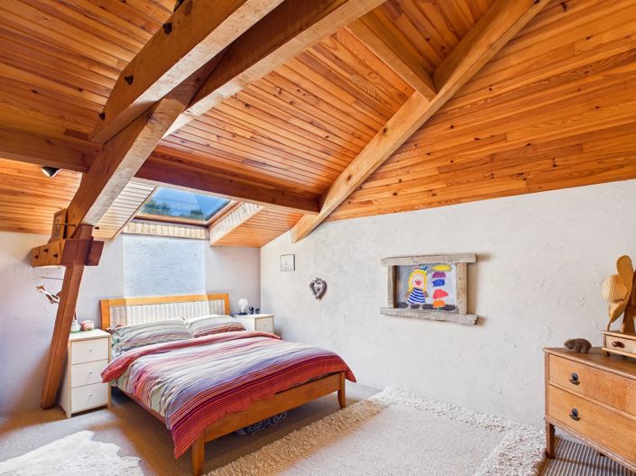 Image No.8-5 Bed House for sale