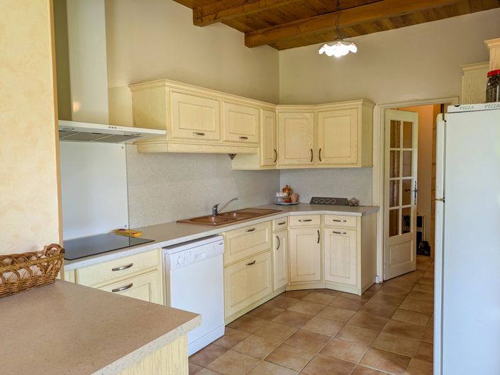 Image No.7-5 Bed House for sale