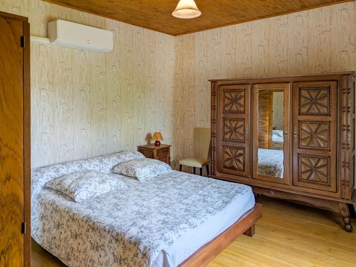 Image No.8-5 Bed House for sale