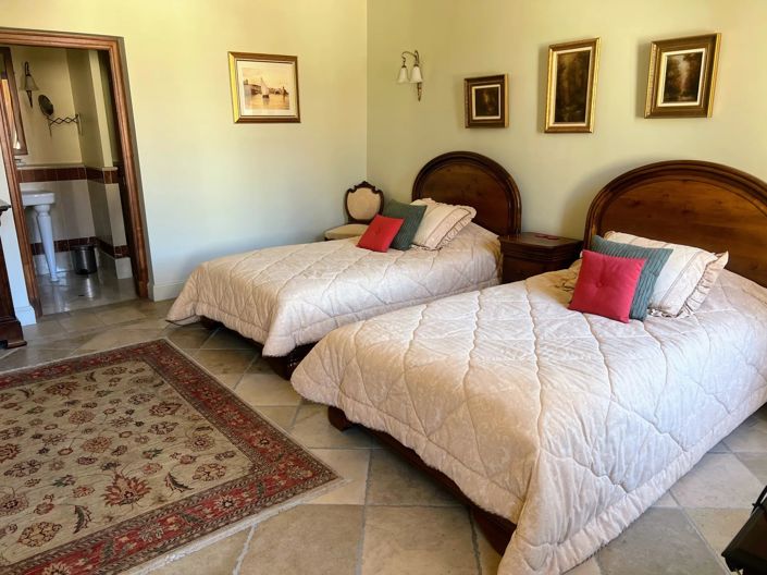 Image No.8-5 Bed House for sale