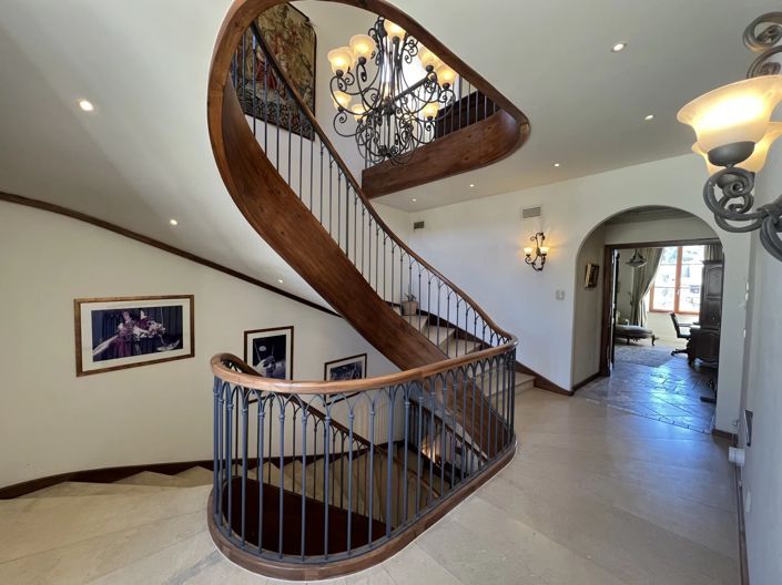 Image No.9-5 Bed House for sale