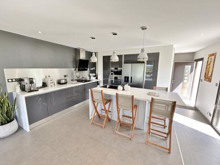 Image No.10-4 Bed House for sale