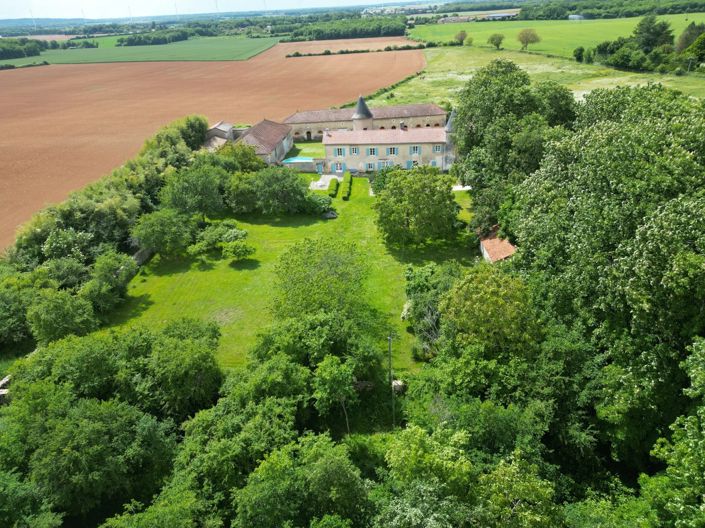 Image No.14-4 Bed Farmhouse for sale